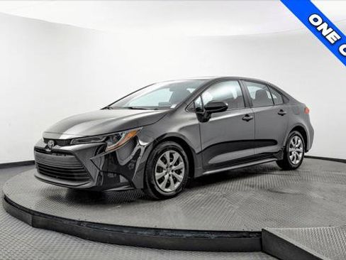 Used 2025 Toyota Corolla LE FWD image 2