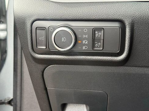 Used 2023 Ford Explorer XLT w/ Equipment Group 202A AWD/4WD image 18