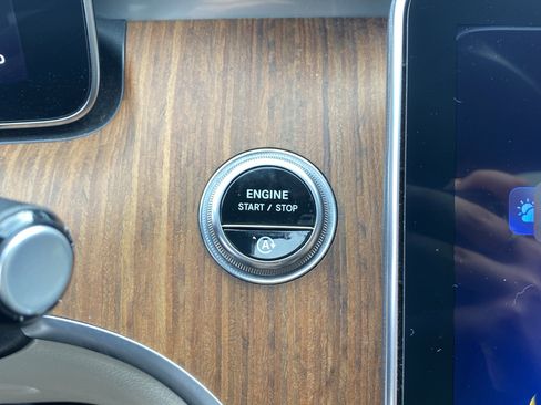 Used 2024 Mercedes-Benz C 300 C 300 image 91