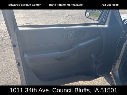 Used 2002 Chevrolet S10 Pickup 2WD Extended Cab w/ Comfort Convenience Pkg image 12
