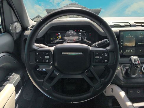 Used 2024 Land Rover Defender 130 X-Dynamic SE image 22