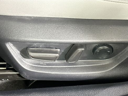 Used 2025 Toyota Camry SE FWD image 13