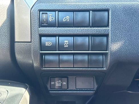 Used 2025 Toyota Tacoma SR5 AWD/4WD image 34