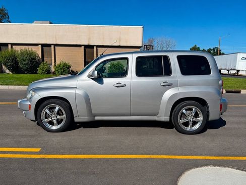 Used 2011 Chevrolet HHR LT FWD image 2