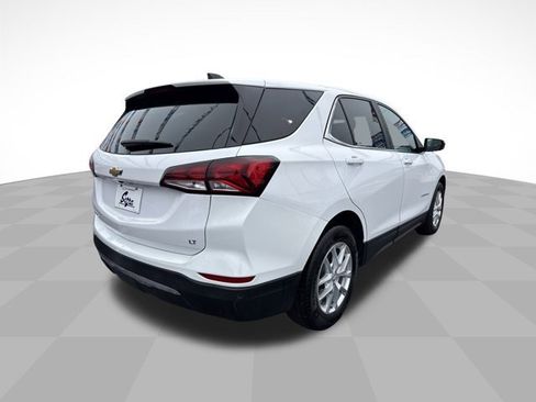Used 2022 Chevrolet Equinox LT w/ Driver Convenience Package image 6