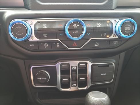 Used 2023 Jeep Wrangler Unlimited Sport image 23