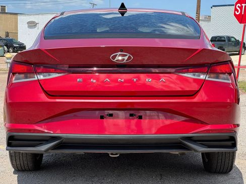 Used 2022 Hyundai Elantra SEL FWD image 6