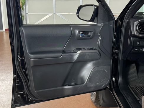 Used 2023 Toyota Tacoma TRD Off-Road image 16