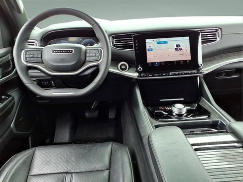 Used 2022 Jeep Wagoneer Series II AWD/4WD image 19
