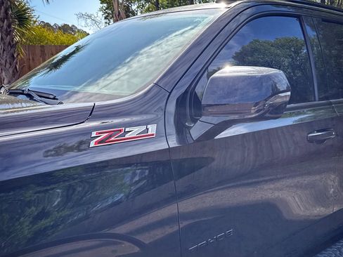 Used 2022 Chevrolet Tahoe Z71 w/ Luxury Package image 4