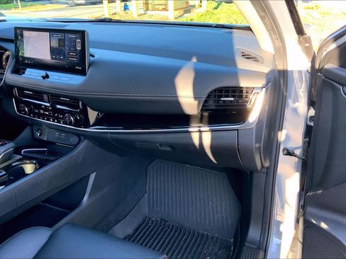 Used 2024 Nissan Rogue SL w/ SL Premium Package AWD/4WD image 19
