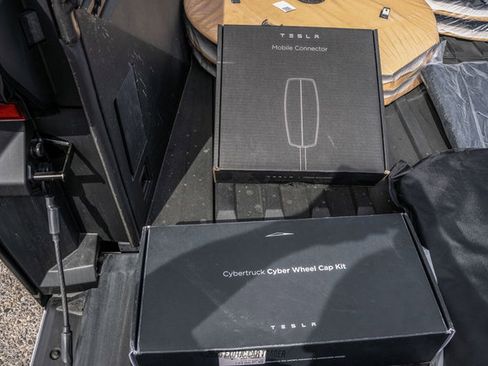 Used 2024 Tesla Cybertruck Cyberbeast AWD/4WD image 38