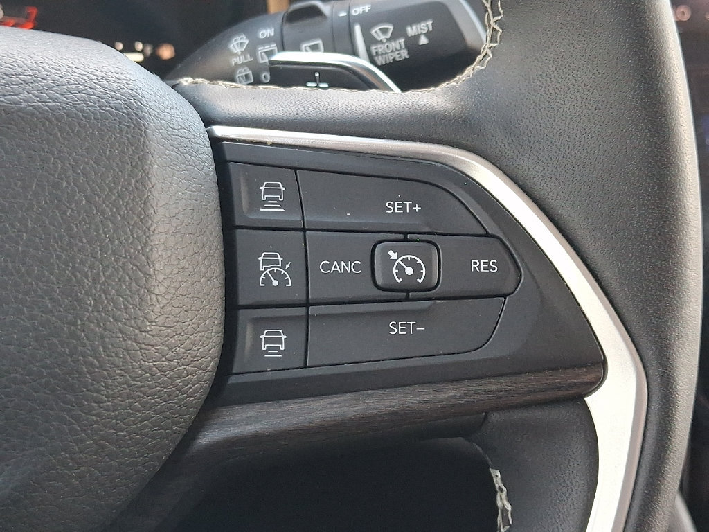 Certified 2023 Jeep Grand Cherokee Limited AWD/4WD image 24