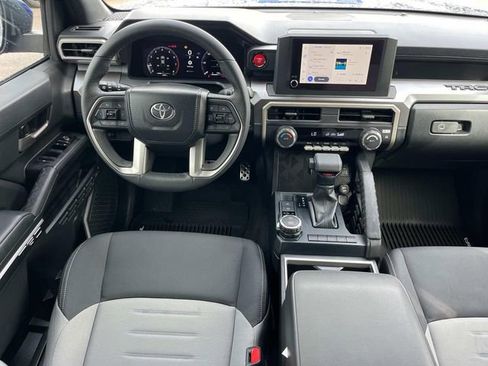 Used 2025 Toyota Tacoma TRD Sport AWD/4WD image 15