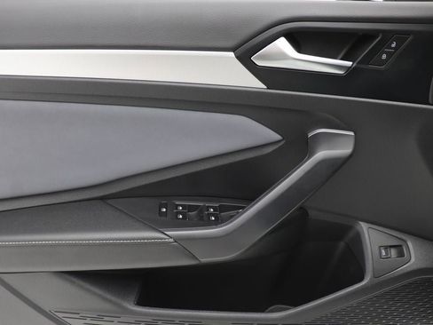 Used 2025 Volkswagen Jetta SE FWD image 14