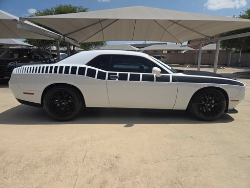 Used 2019 Dodge Challenger R/T w/ Driver Convenience Group RWD image 2