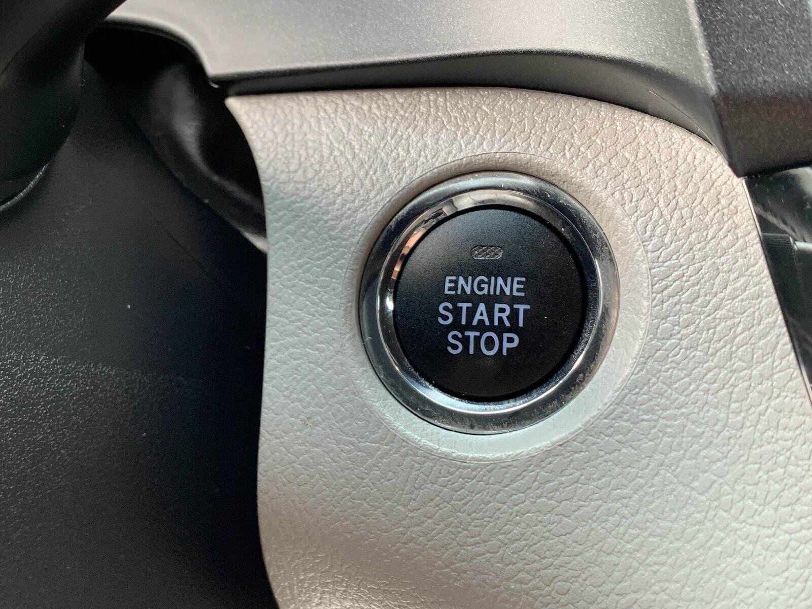 Used 2017 Toyota Sienna XLE Premium FWD image 22