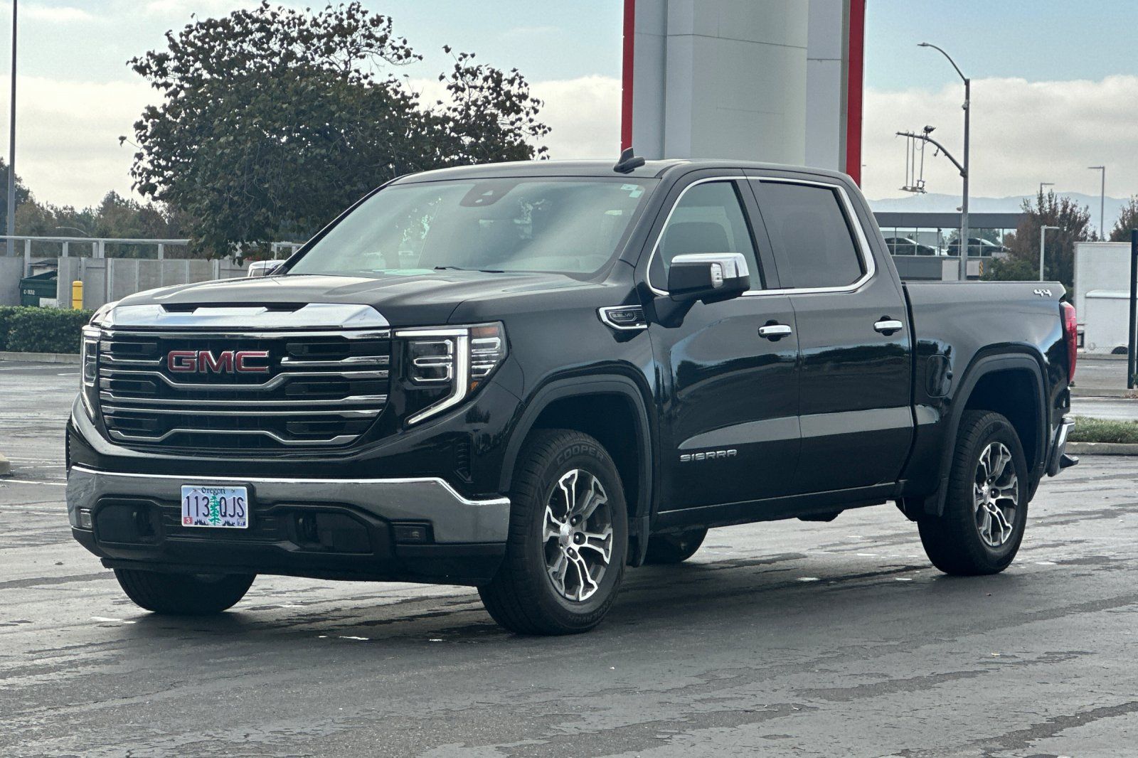 Used 2025 GMC Sierra 1500 SLT AWD/4WD image 8