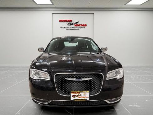 Used 2019 Chrysler 300 Limited AWD/4WD image 2