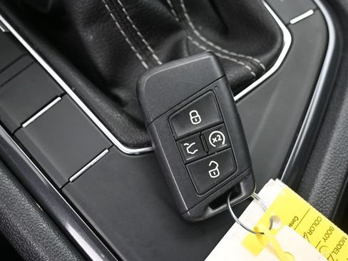 Used 2024 Volkswagen Tiguan SE R-Line FWD image 17
