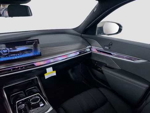 New 2025 BMW i7 xDrive60 image 26