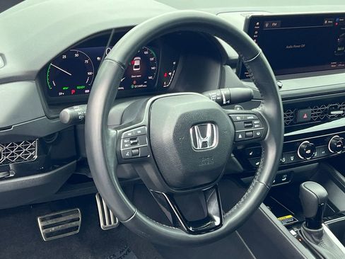 Used 2025 Honda Accord Sport image 9