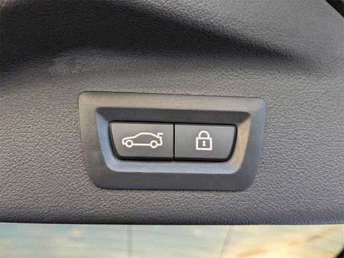 Used 2021 BMW X7 xDrive40i w/ M Sport Package image 19