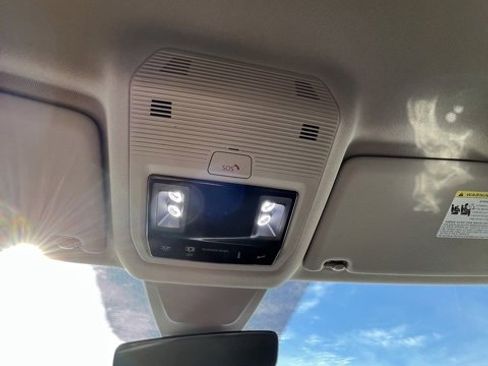 Used 2025 Volkswagen Atlas SE image 47