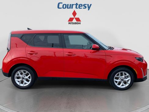 Used 2024 Kia Soul LX w/ Option Group 015 FWD image 7