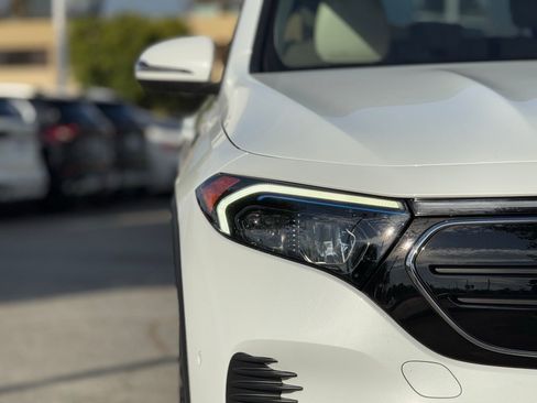 Used 2023 Mercedes-Benz EQB 300 4MATIC image 13