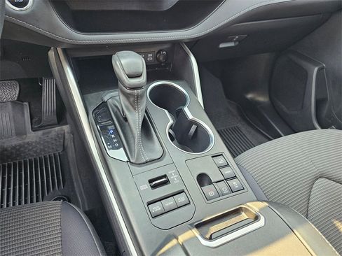 Used 2023 Toyota Highlander L image 31