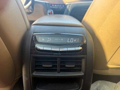 Used 2017 Cadillac XT5 Platinum w/ Driver Assist Package AWD/4WD image 18