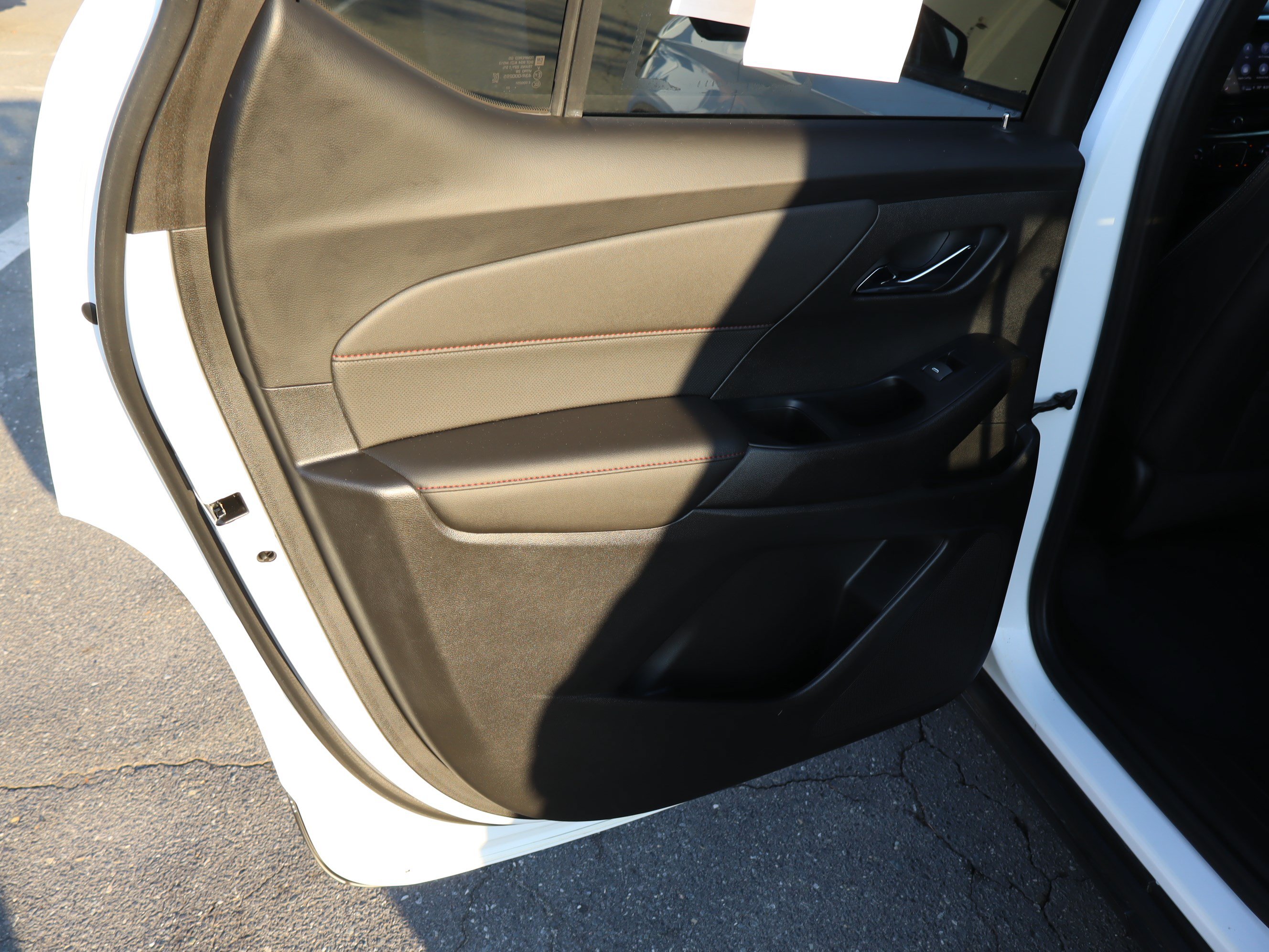 Used 2023 Chevrolet Traverse RS FWD image 31