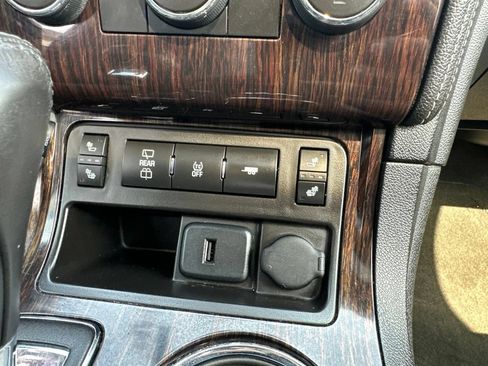 Used 2015 Chevrolet Traverse LT w/ Style and Technology Package FWD image 19