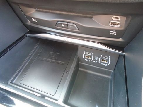 Certified 2024 Chrysler Pacifica Pinnacle image 19