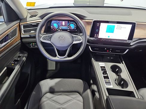 Used 2026 Volkswagen Atlas SE FWD image 14