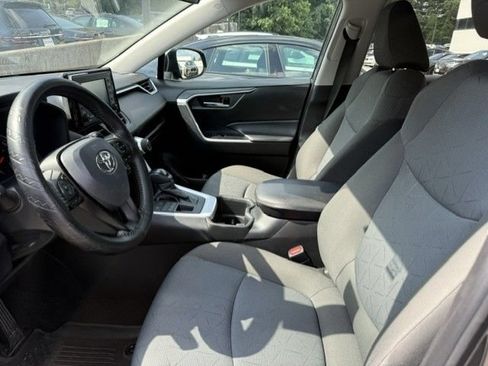 Used 2022 Toyota RAV4 XLE AWD/4WD image 3