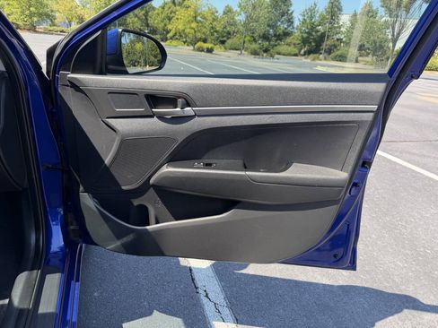 Used 2019 Hyundai Elantra SE FWD image 16