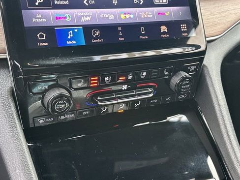 Certified 2024 Jeep Grand Cherokee Summit w/ Adv Protech Group IV image 31