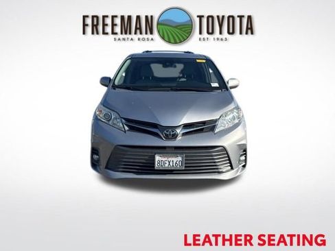 Used 2018 Toyota Sienna XLE image 2