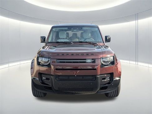 Used 2025 Land Rover Defender 130 X-Dynamic SE image 3