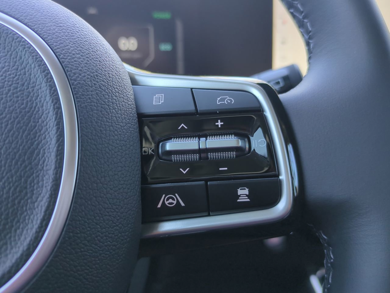 New 2026 Kia Carnival SX w/ SX Dark Edition Package FWD image 27