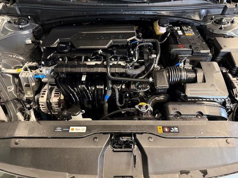 Used 2025 Hyundai Elantra SE image 23