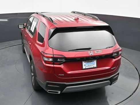 Certified 2025 Honda Pilot Touring image 36