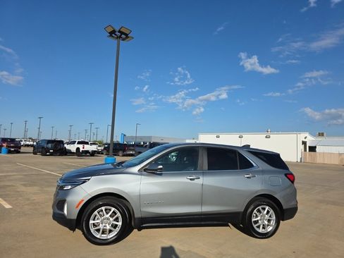 Used 2024 Chevrolet Equinox LT image 3