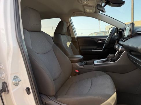 Used 2022 Toyota RAV4 XLE FWD image 32