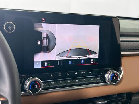 Used 2024 GMC Canyon AT4 w/ Technology Package image 13