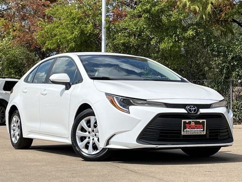 Used 2025 Toyota Corolla LE FWD image 2