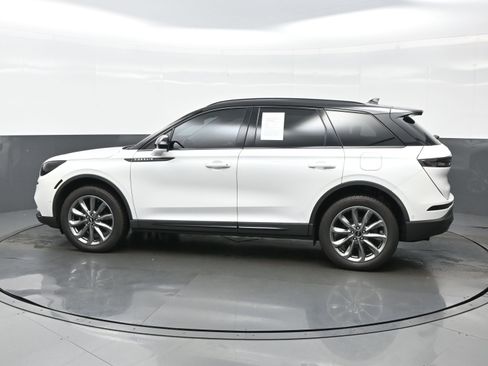 Used 2022 Lincoln Corsair AWD w/ Premium Package image 3