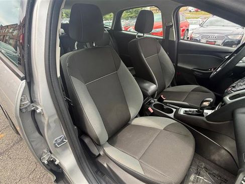 Used 2012 Ford Focus SE FWD image 15